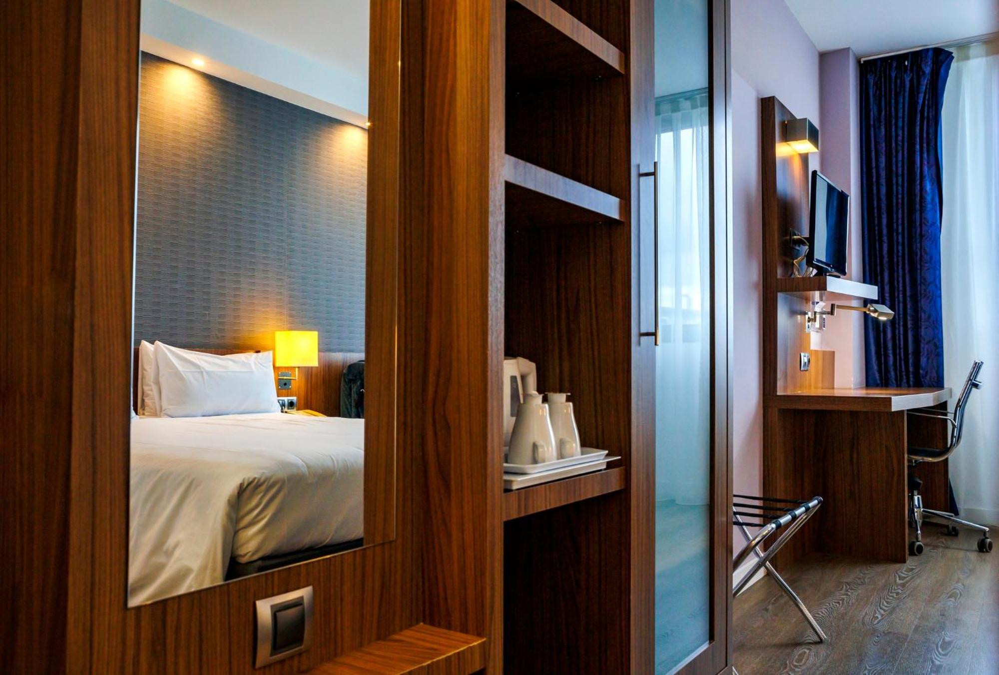 Hotel Express Bilbao Airport By Ihg
